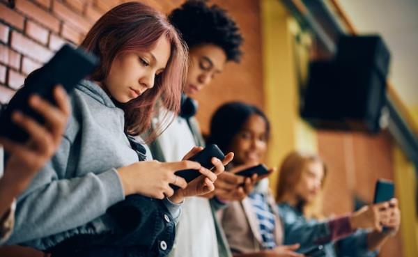 Can Social Media Ban For Children Like Australia's Work? Evidence Suggests