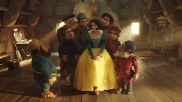 Rachel Zegler as Snow White and the seven dwarves in new remake