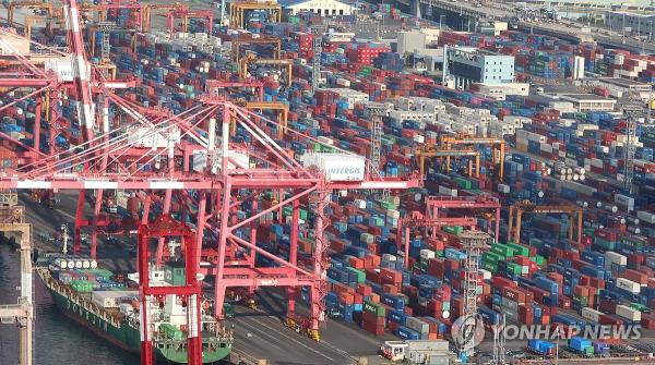 This file photo from Sept. 13, 2024, shows shipping containers at a port in South Korea's southeastern city of Busan. (Yonhap)
