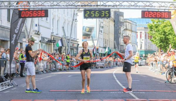 Aoife Cooke在科克城市马拉松比赛中获得女子冠军。-图片：大卫·克里顿