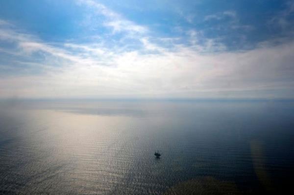 Britain commits to future North Sea oil and gas licences