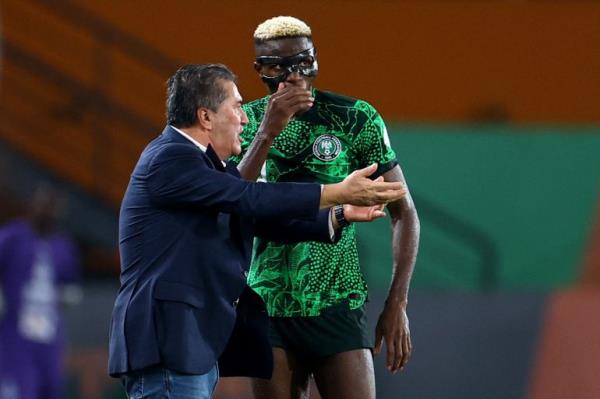 Jose Peseiro (left) and Victor Osimhen