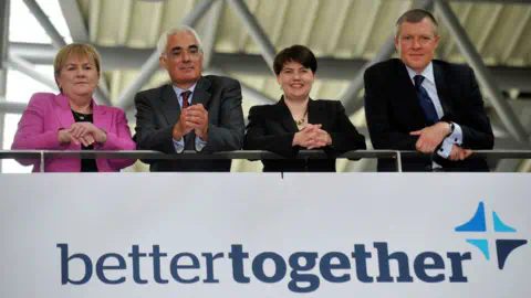 Getty Images 苏格兰工党领袖约翰·拉蒙特、Better Together主席阿利斯泰尔·达令、苏格兰保守党领袖鲁思·戴维森和苏格兰自由民主党领袖威利·雷尼...(1590 chars omitted)...