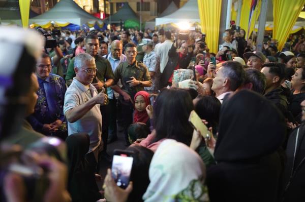 Agong, Permaisuri tour Kota Kinabalu on fourth day of Kembara Kenali Borneo