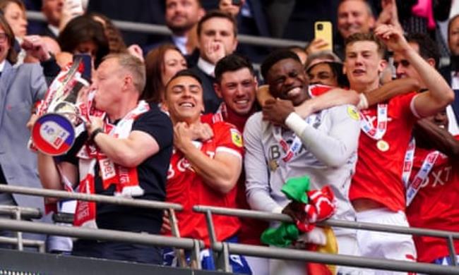 Steve Cooper celebrates Nottingham Forest’s 2022 promotion into the Premier League