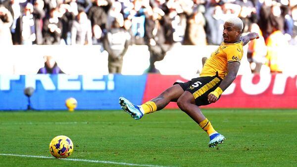 Sarabia and Lemina double-act wins it late for Wolves against Spurs