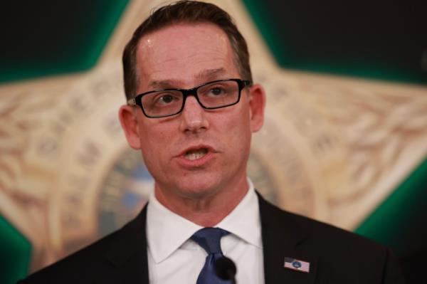 Suspended FBI ag...(988 chars omitted)...t: 2em;