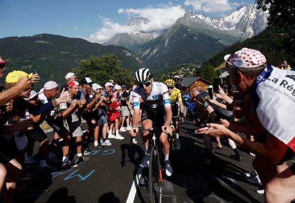 Pidcock picks Pogacar in ‘all-out war’ for Tour title