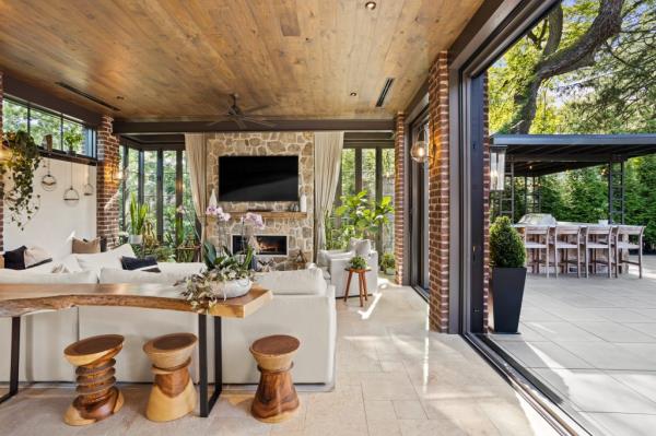 The loggia.