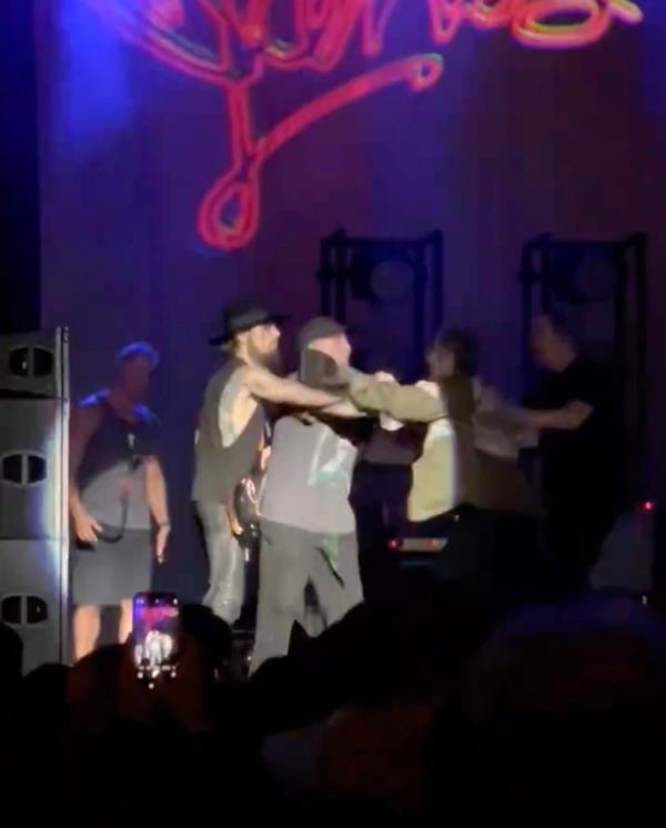 Dave Navarro and Perry Farrell fight on stage during their Boston concert Jane's Addiction Friday night September 13th, 2024