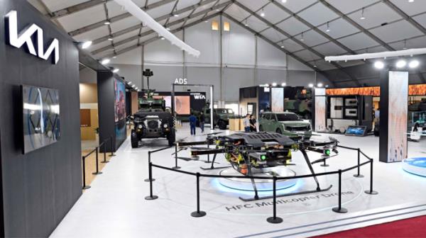 起亚在2023首尔国际航空航天防务展上展示其未来派军用车辆