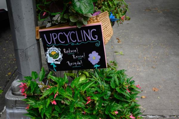 Reduce reuse recycle sign