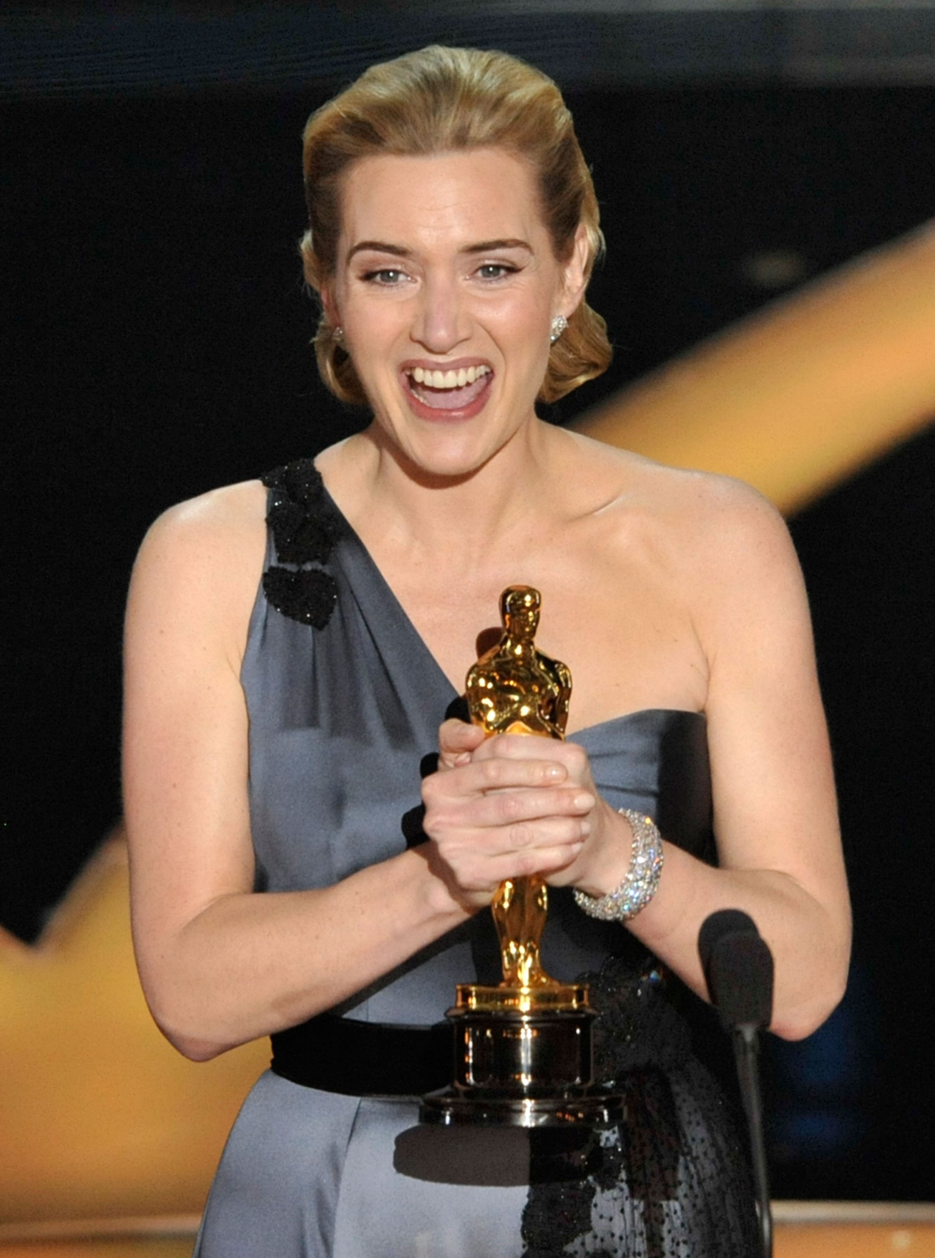 Kate Winslet wins best actress at the 2009 Oscars