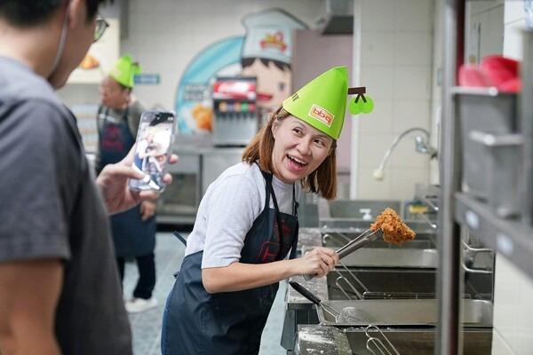 BB.Q's　Chicken　Camp　gets　popularity　from　foreign　tourists　