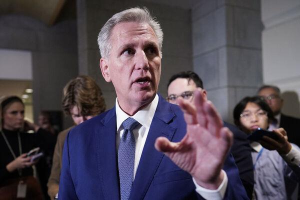 共和党众议员蒂姆·伯切特指责上个月被罢免的众议院议长凯文·麦卡锡在国会大厦的事件中用肘撞了他。图片来源:AP Photo/J. Scott Applewhite 共和党众议员蒂姆·伯切特指责上个月被罢免的众议院议长凯文·麦卡锡在国会大厦的事件中用肘撞了他。图片来源:AP Photo/J. Scott Applewhite
