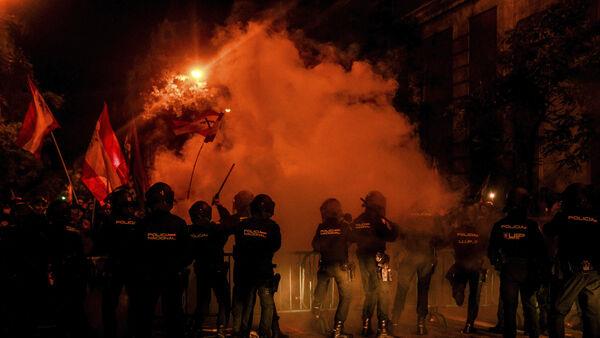 Protests turn ugly as pressure mounts on Spain over amnesty talks with Catalans