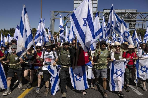 Israel military reservists threaten over judicial revamp