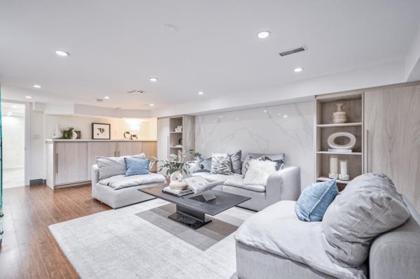 meghan markle toronto home suits