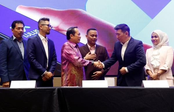 Ahmad Maslan: Giving e-cash will help govt educate people on digital economy 