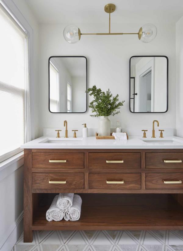 Brass and black metal in a bathroom
