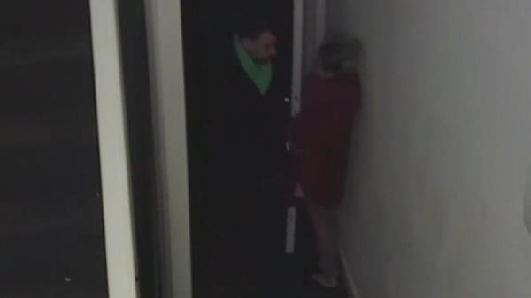 一名男女的闭路电视画面