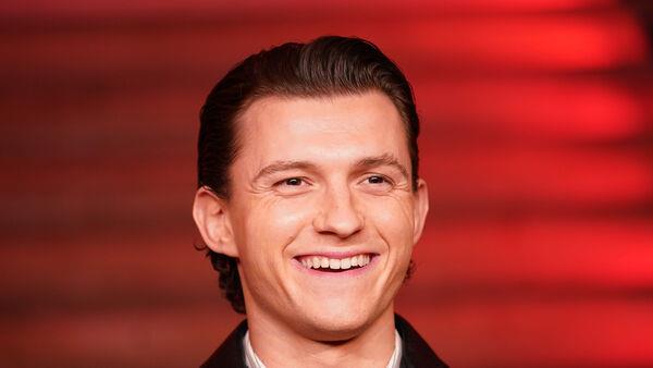 Critics praise Tom Holland in Romeo And Juliet but question minimalism of set