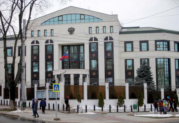 Twenty-two Russian diplomats leave Moldova as relations slide