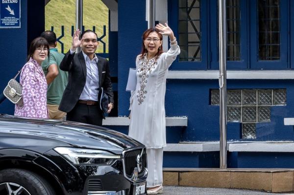 Teresa Kok gives statement at Bukit Aman over halal certification issue