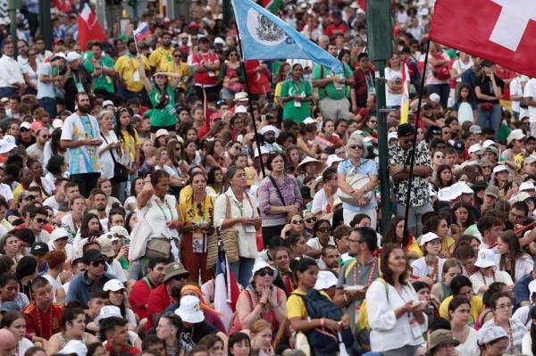 Huge mass in Lisbon ahead of pope’s arrival for ‘Catholic Woodstock’