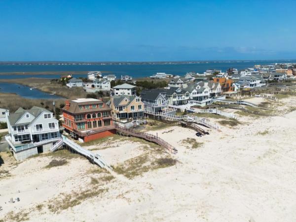 BEACH TOWN