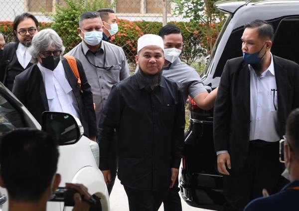 Preacher Ebit Lew trial: Witness says she did not analyse all screenshots