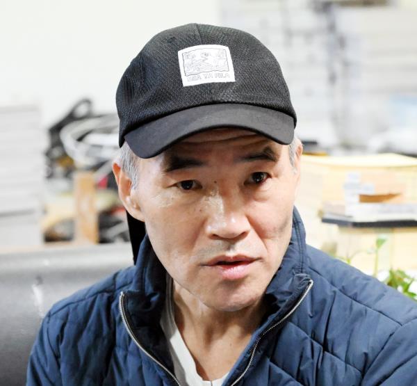 被朝鲜杀害的渔业官员的哥哥李来镇在2022年4月接受《韩国先驱报》采访时表示。(韩国先驱报朴贤求)