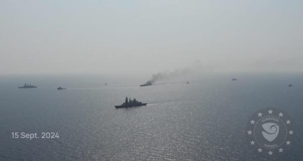 Red Sea Burning Tanker MV Sounio is being towed, European vessels provide Escort