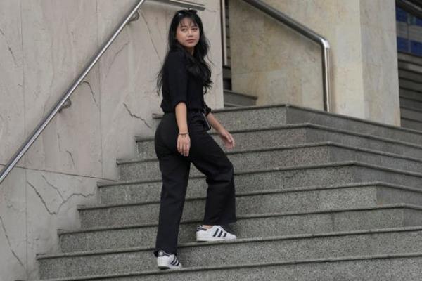 Patsaravalee Tanakitvibulpon走进南部刑事法院