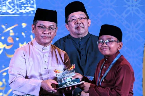 Muslims must observe decorum when visiting graves, says minister