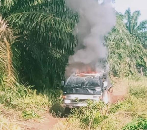 Tit-for-tat retaliation over alleged palm fruit theft leads to suspects’ lorry being torched, six arrests in Johor