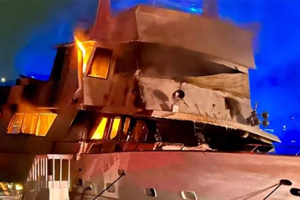 A yacht sank in Marina del Ray on Thursday night f