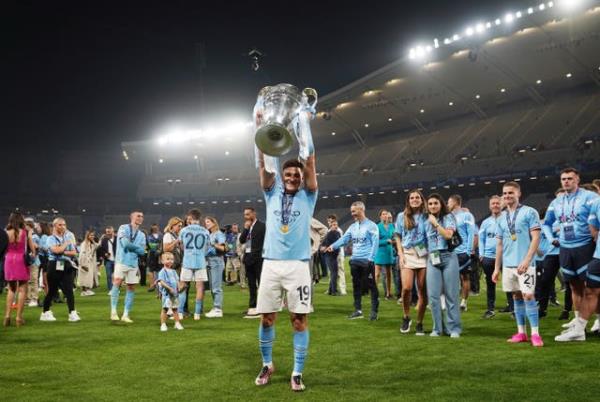 Manchester City acknowledge risk of charges after posting record £712m revenue