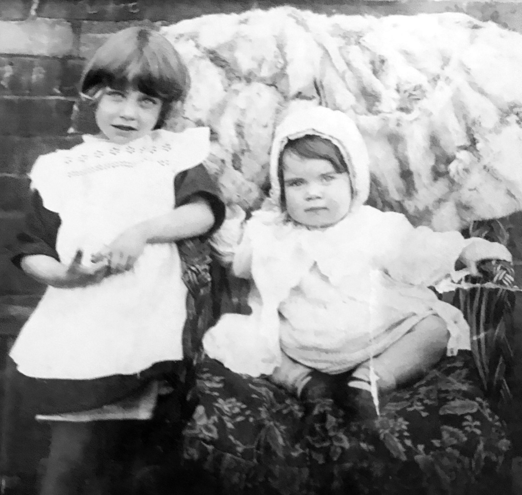 Violet (right) as a child with her older sister Lily beside her in black and white photo