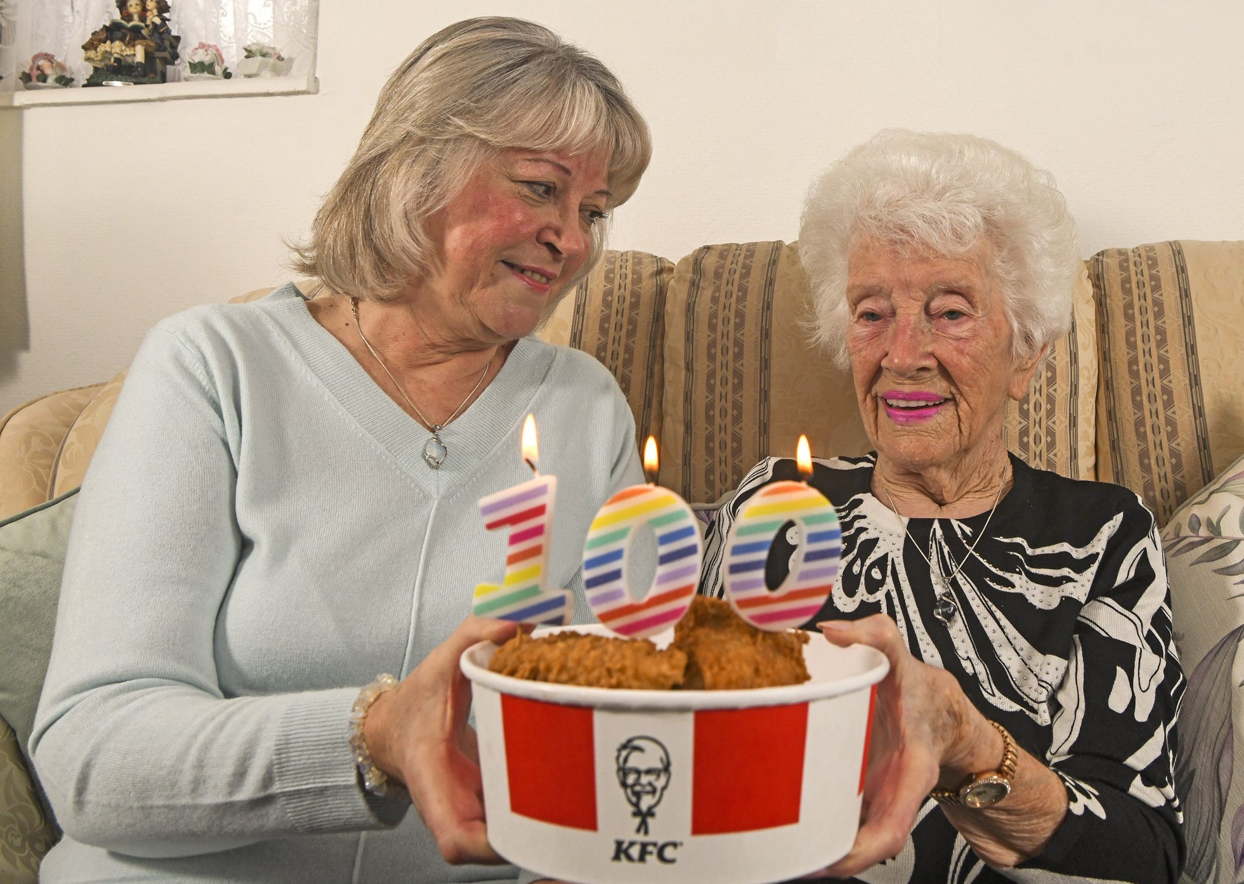 Violet pictured with daughter Wendy Dunford