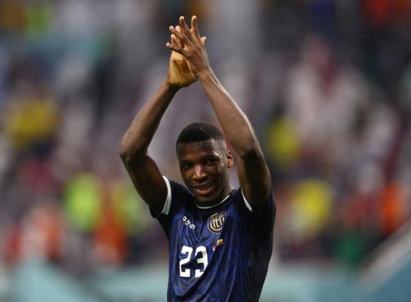 Chelsea agree deal to sign midfielder Caicedo from Brighton, say reports