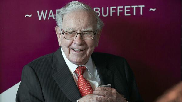 Warren Buffett’s Berkshire Hathaway reports loss as investments fall