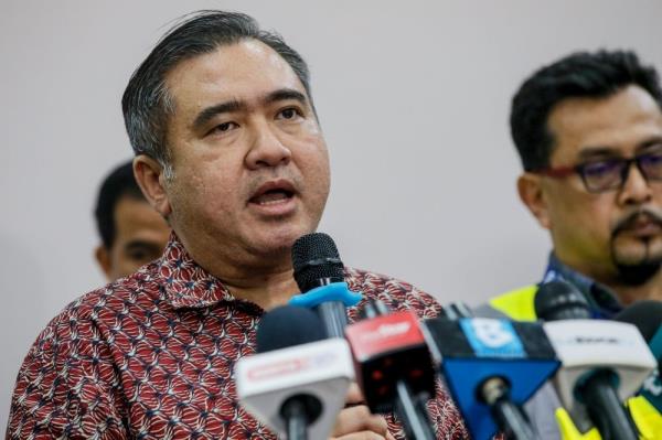 Anthony Loke: Govt aid must not have political party symbols as instructed by PM Anwar