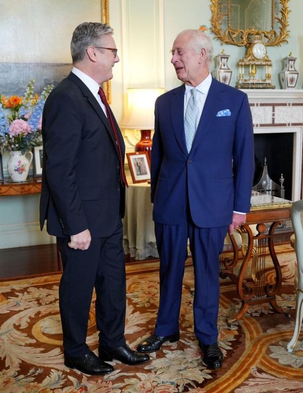 The King chats to Sir Keir Starmer