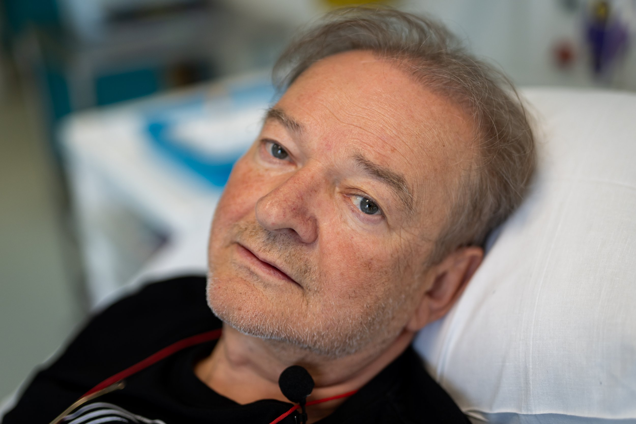 EMBARGOED TO 0001 FRIDAY AUGUST 23 患者Janusz Racz在伦敦大学学院医院接受BNT116注射,作为该疫苗在英国的首次临床试验的一部分。