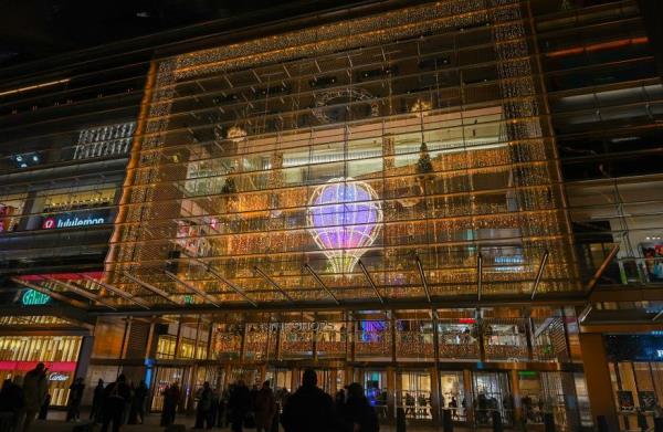 Glass houses on pier 15