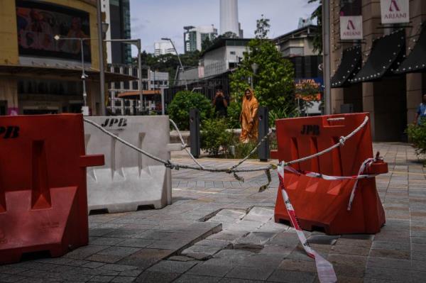 A second subsidence occurred about 50 metres away from the scene on Jalan Masjid India. - Photo by Bernama