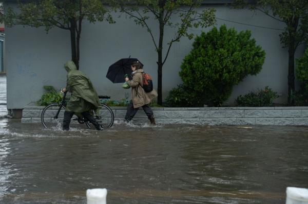 Cars in high flooded waters on FDR Drive in NYC last week.