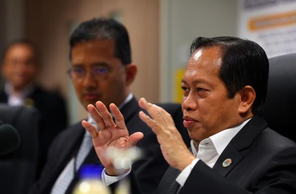 Ahmad Maslan: Sumbangan Asas Rahmah aid recipients can make cashless purchases at 600 supermarkets, groceries throughout Malaysia