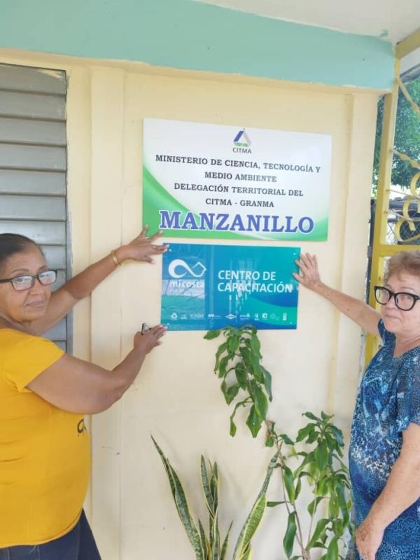 Margot Hernández (left), coordinator of the Mi Costa project in Manzanillo, opens the training centre in the city of Manzanillo. Credit: Courtesy of Mi Costa in Manzanillo